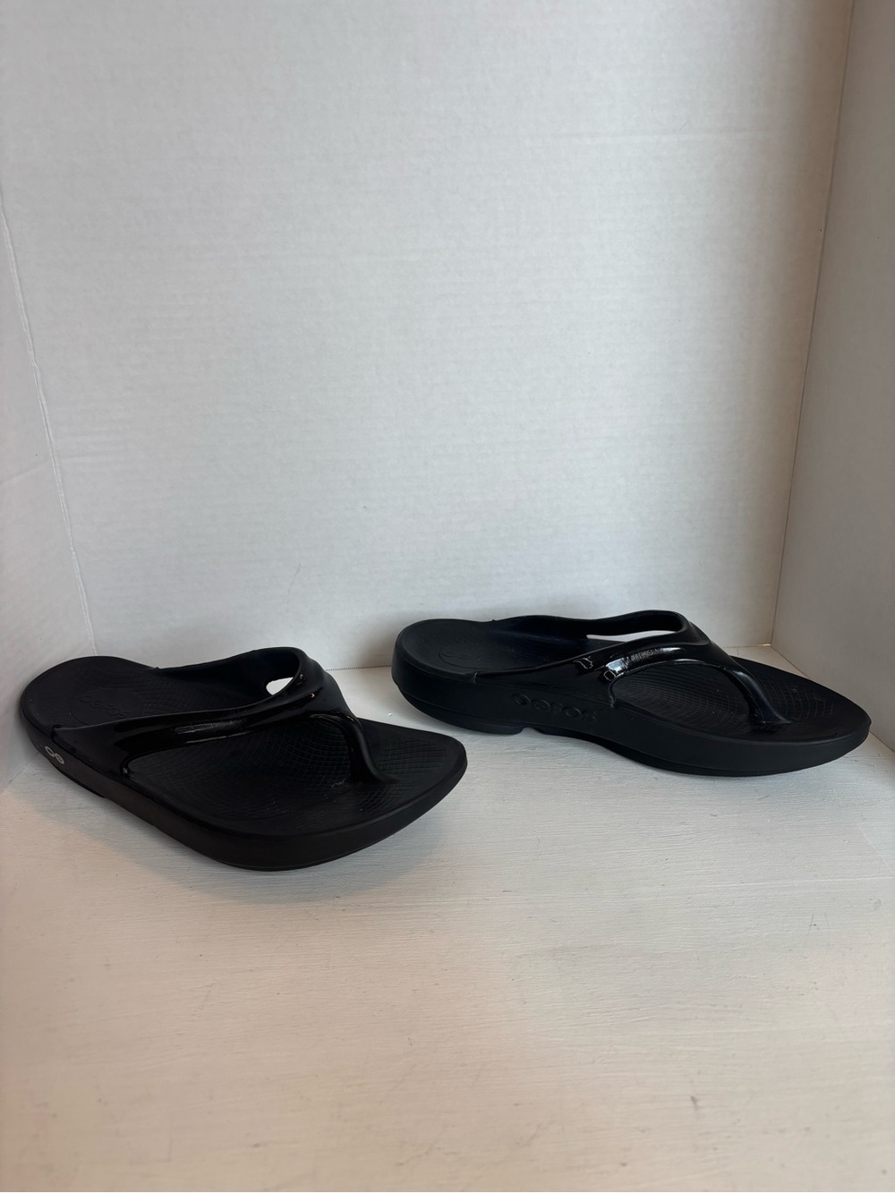 OOFOS Black Thong Flip Flop Sandals Women’s Solid Slip On EUR40 US9